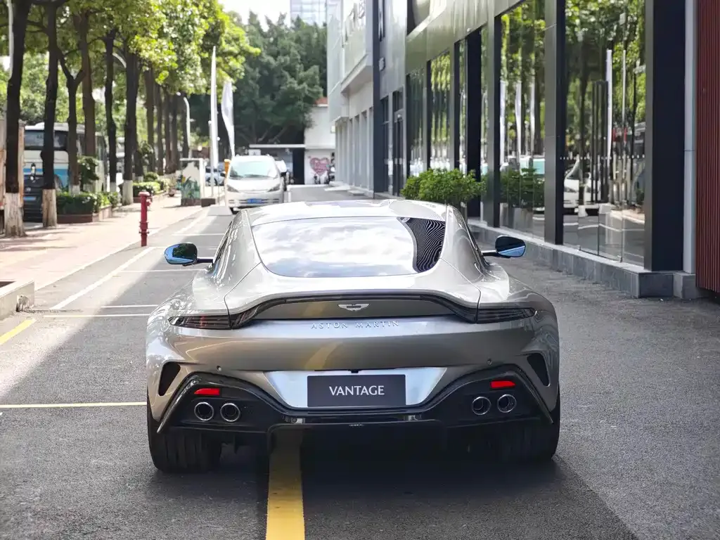 Aston Martin V8 Vantage 2025 из CN, фото 6