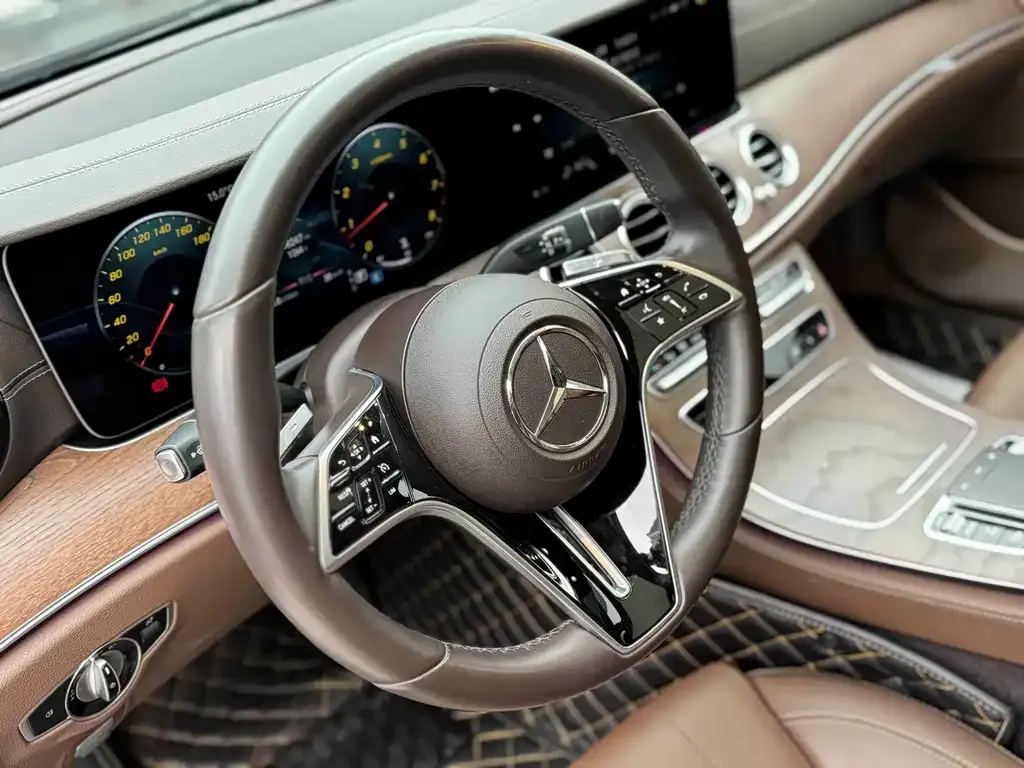 Mercedes-Benz E-Class — фото 10