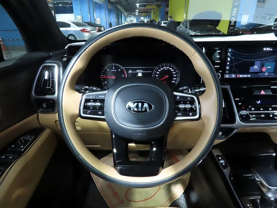 Kia Sorento — фото 8