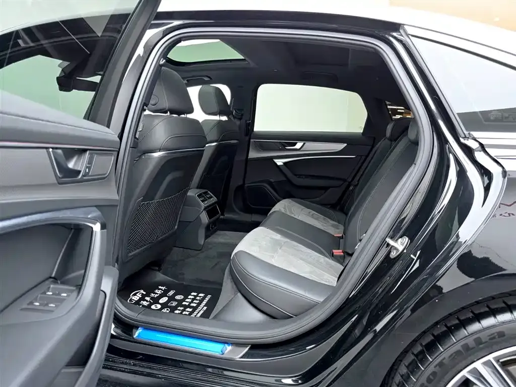 Audi A6L 2021 из CN, фото 10