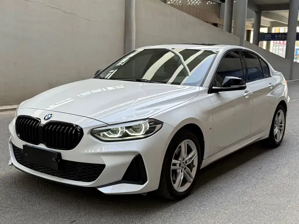 BMW 1 Series 2023 из CN, фото 1