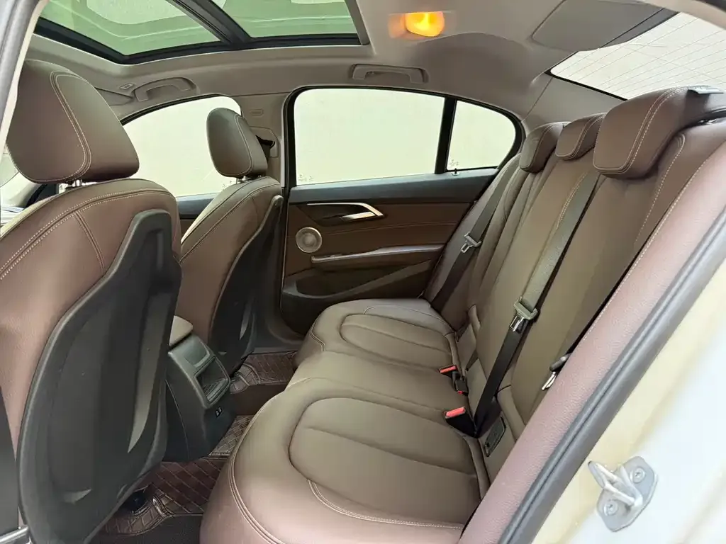 BMW 1 Series 2023 из CN, фото 9