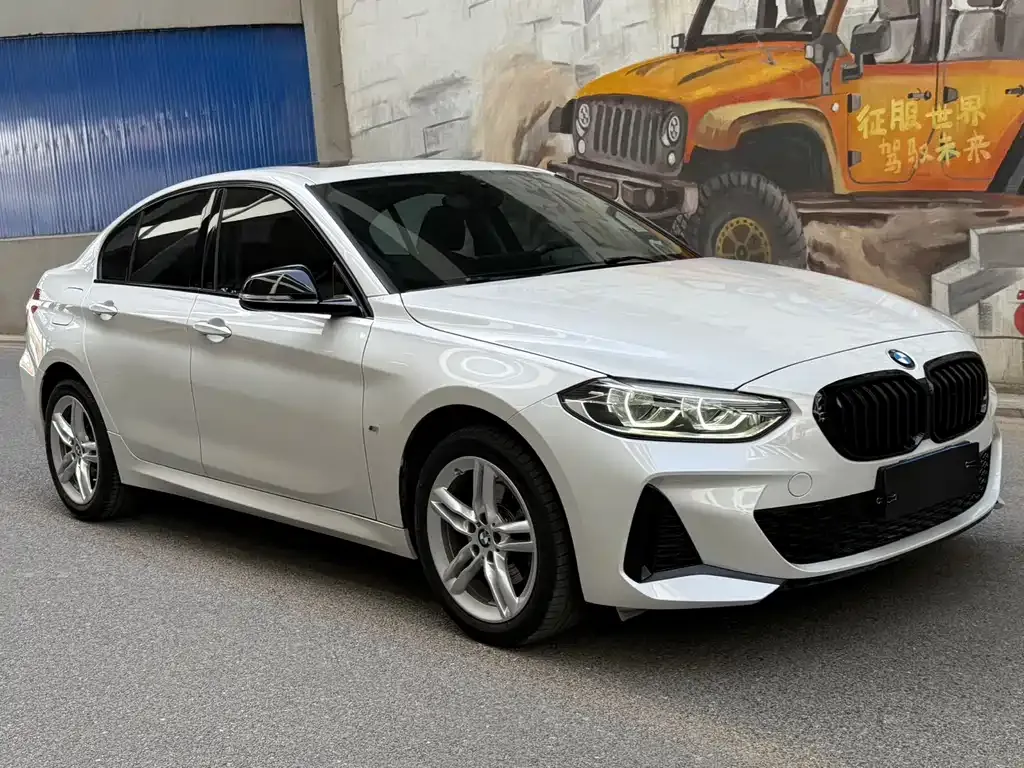 BMW 1 Series 2023 из CN, фото 3