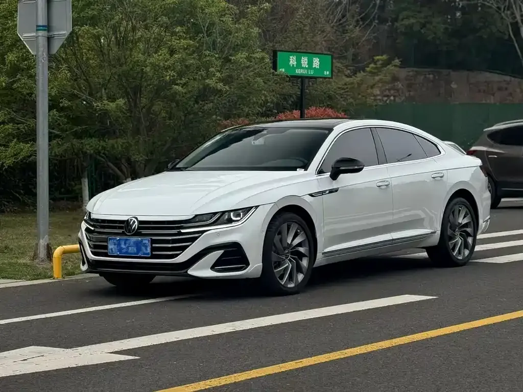 Volkswagen CC 2023 из CN, фото 1