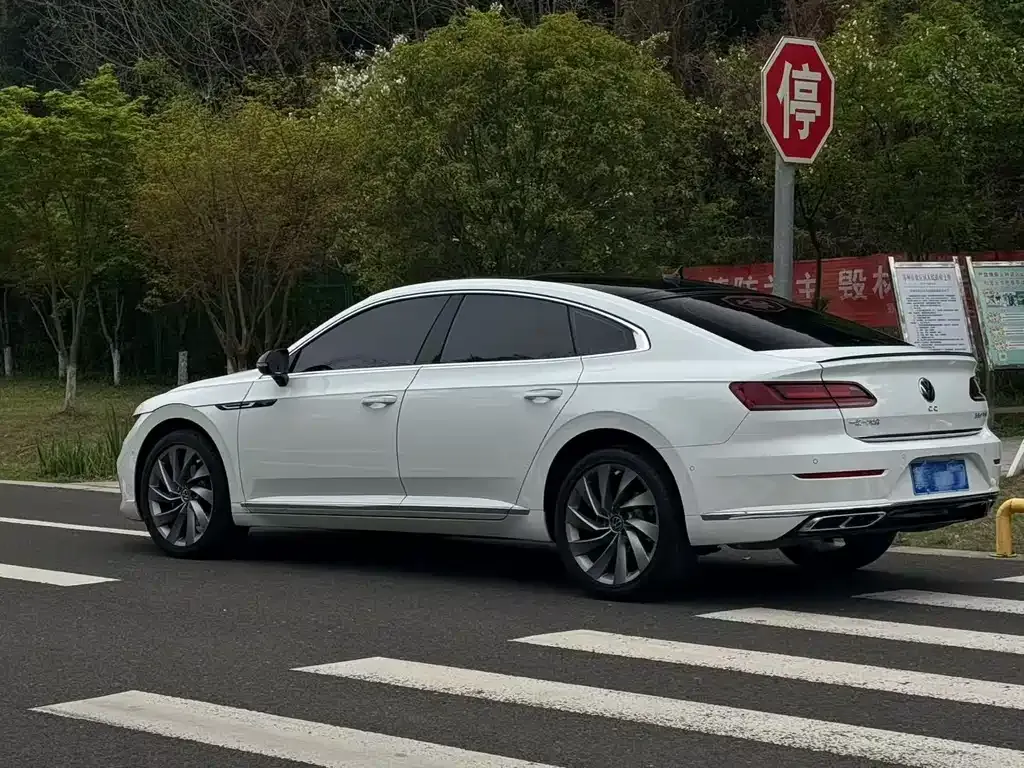 Volkswagen CC 2023 из CN, фото 8