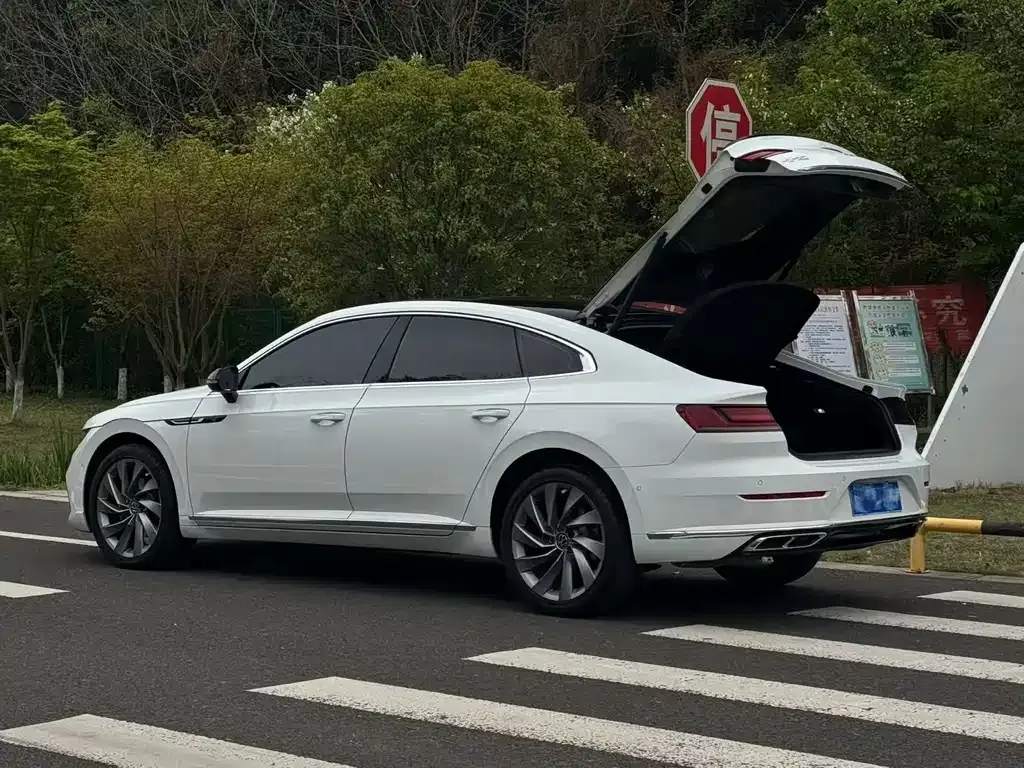 Volkswagen CC 2023 из CN, фото 9