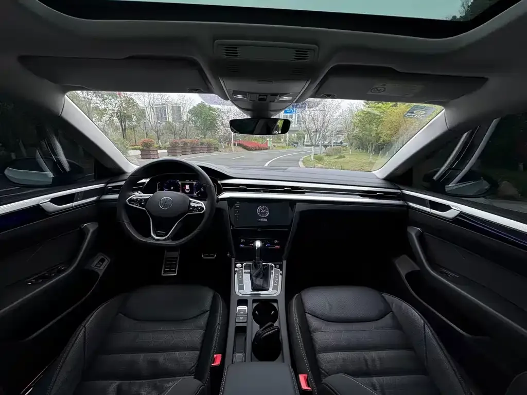 Volkswagen CC 2023 из CN, фото 2