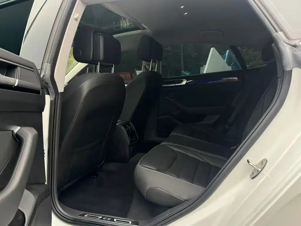 Volkswagen CC 2023 из CN, фото 6