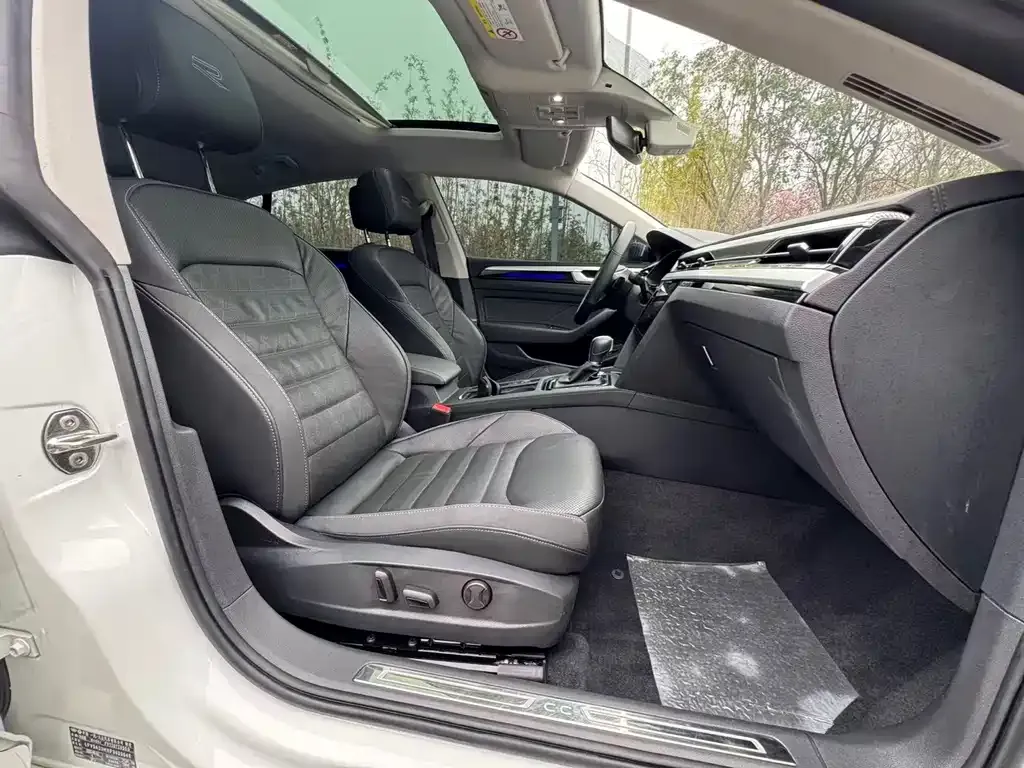 Volkswagen CC 2023 из CN, фото 4