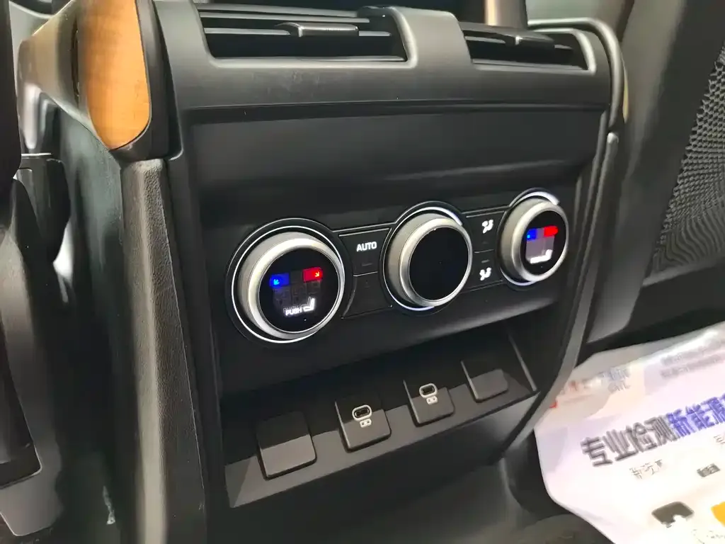 Land Rover Defender 2023 из CN, фото 4