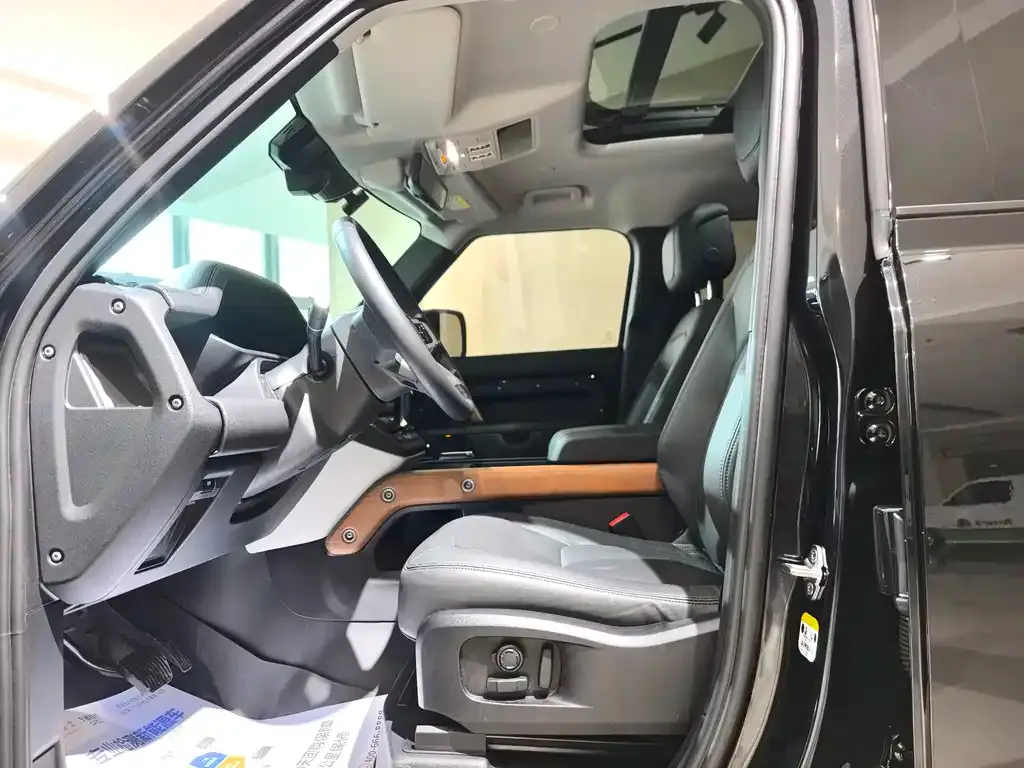 Land Rover Defender 2023 из CN, фото 2