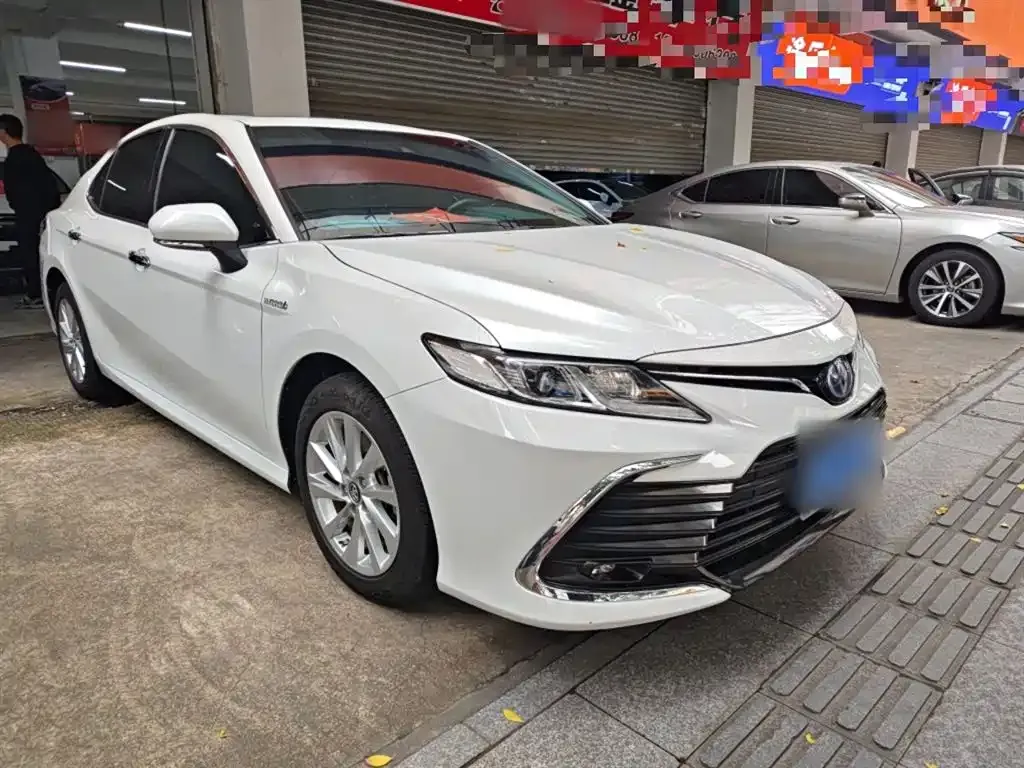 Toyota Camry — фото 5
