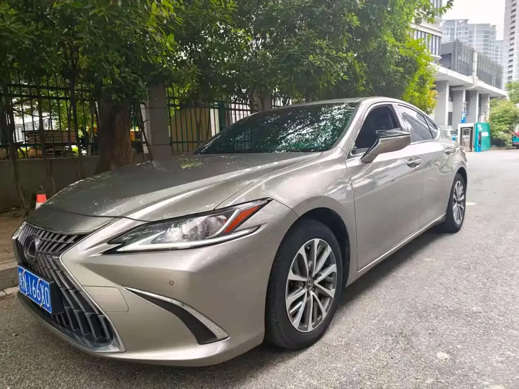 Lexus ES — фото 1