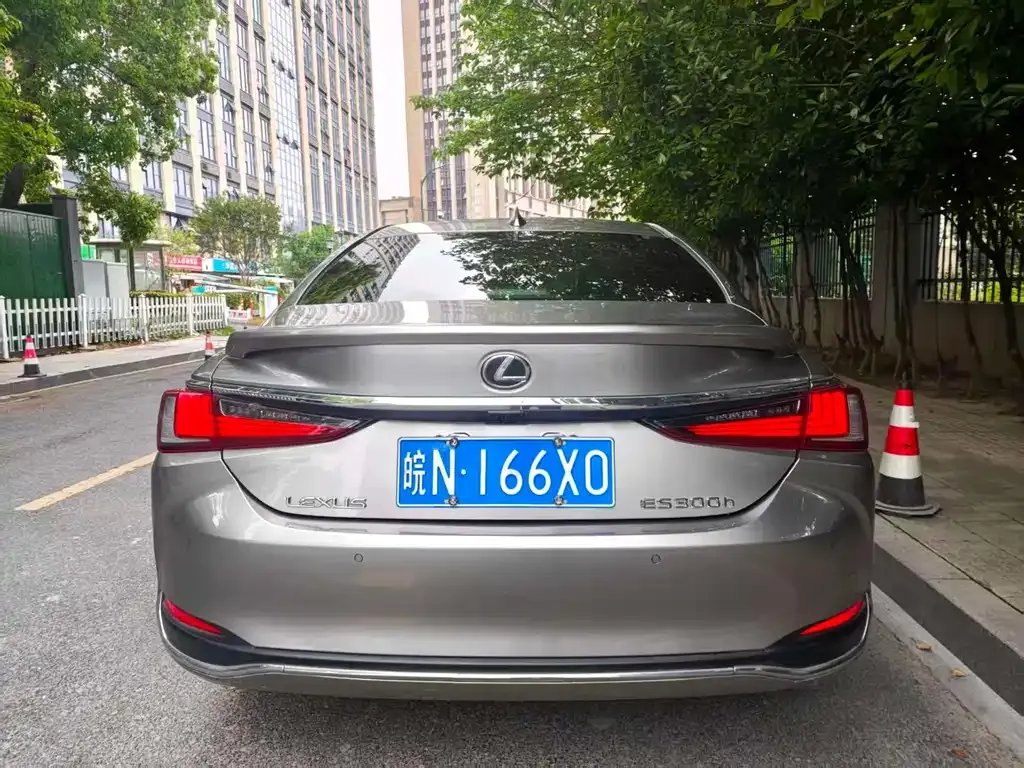 Lexus ES — фото 10