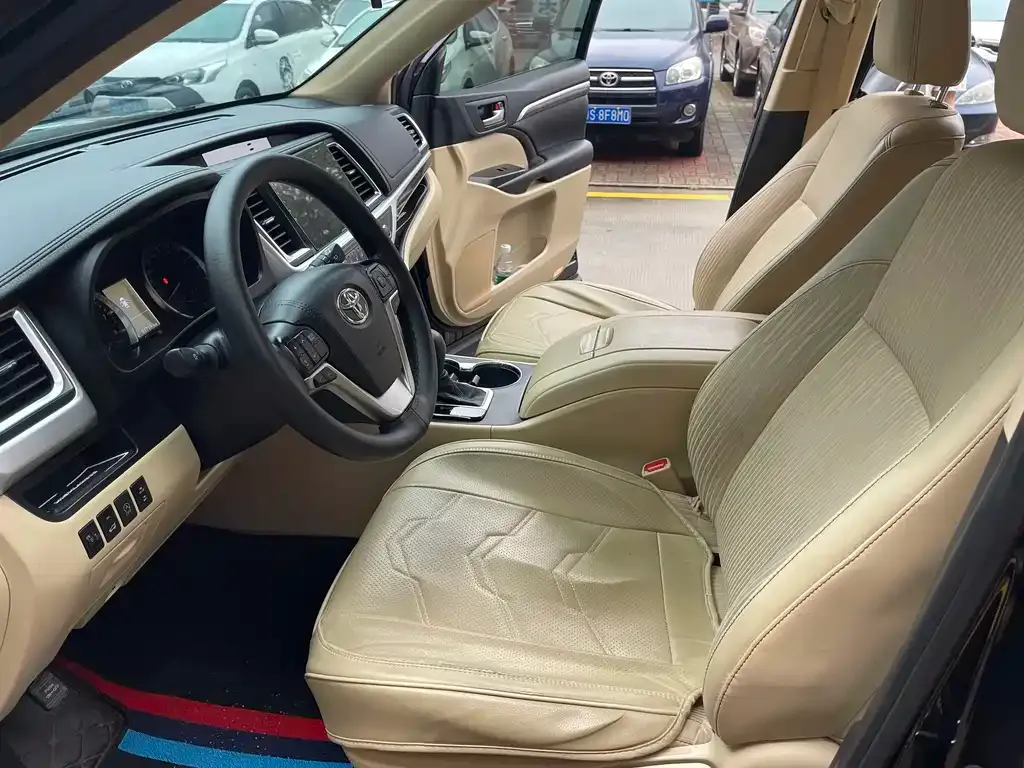 Toyota Highlander 2021 из CN, фото 2