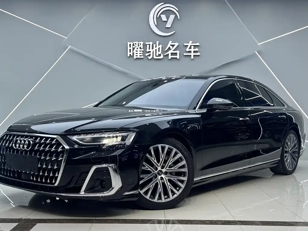 Audi A8 — фото 1
