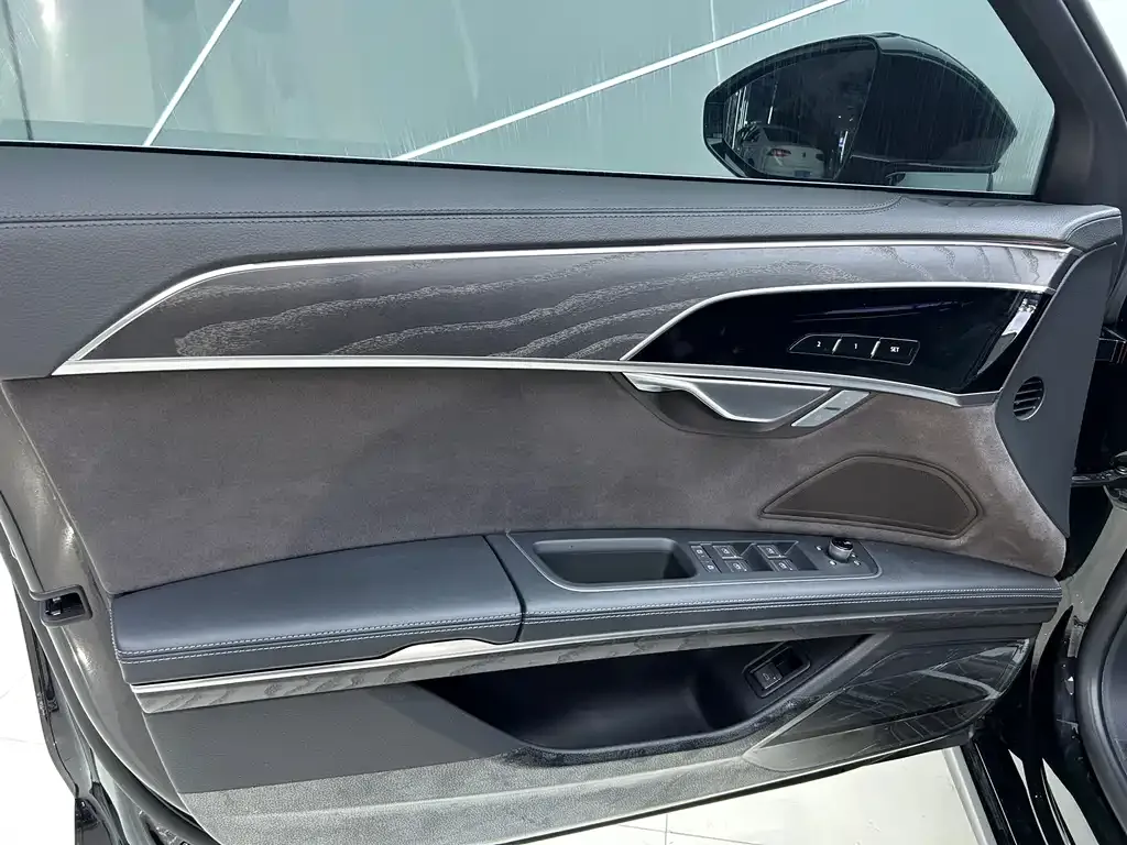Audi A8 — фото 6