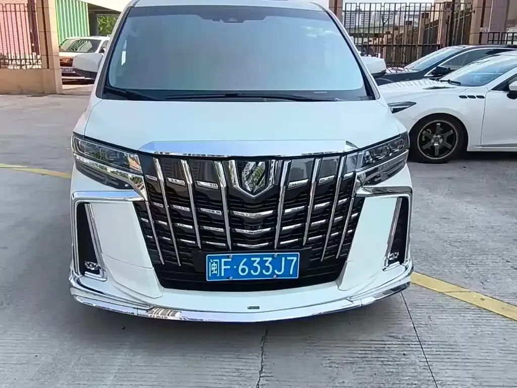Toyota Alphard — фото 8