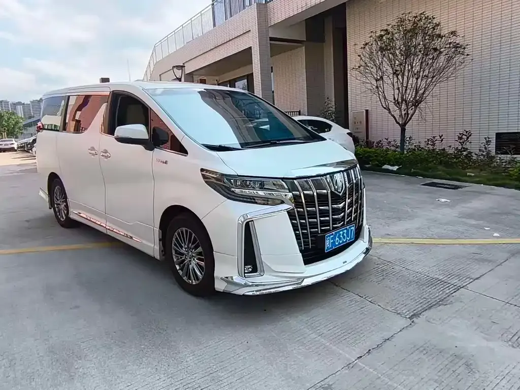 Toyota Alphard — фото 5