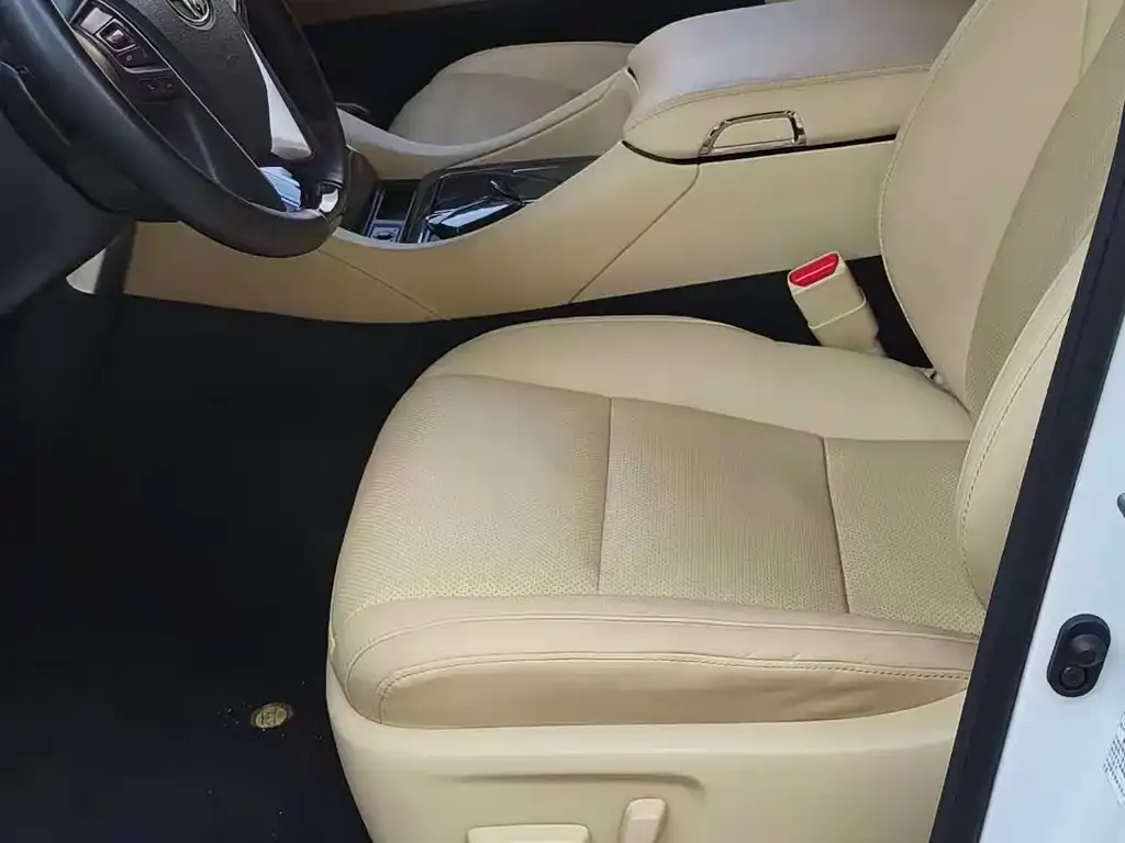 Toyota Alphard — фото 9