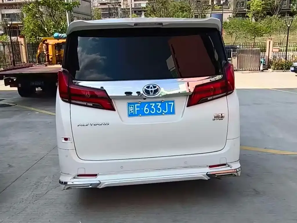 Toyota Alphard — фото 4