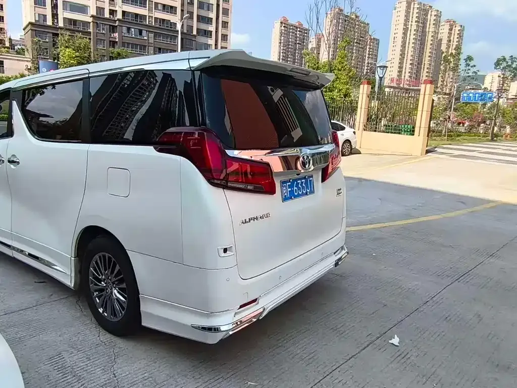 Toyota Alphard — фото 7