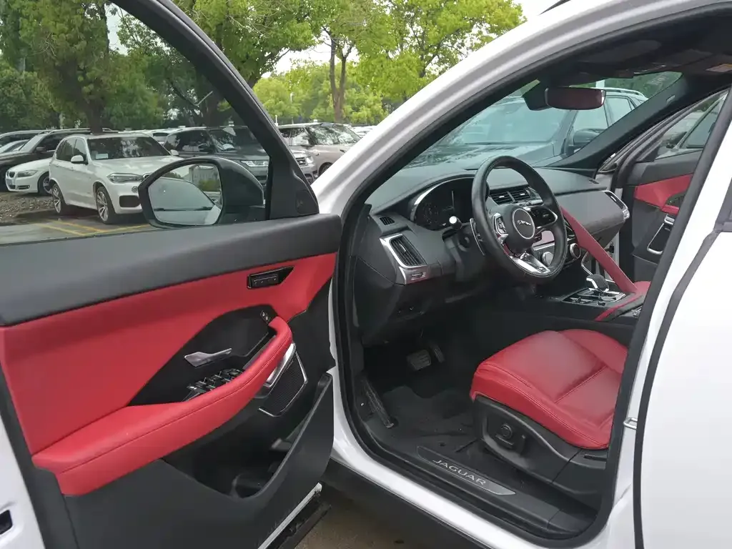 Jaguar E-PACE 2023 из CN, фото 2
