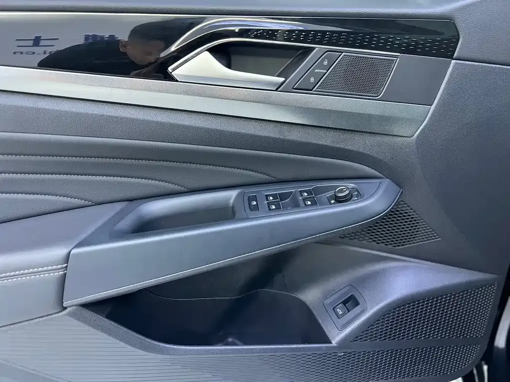 Volkswagen Passat 2022 из CN, фото 10