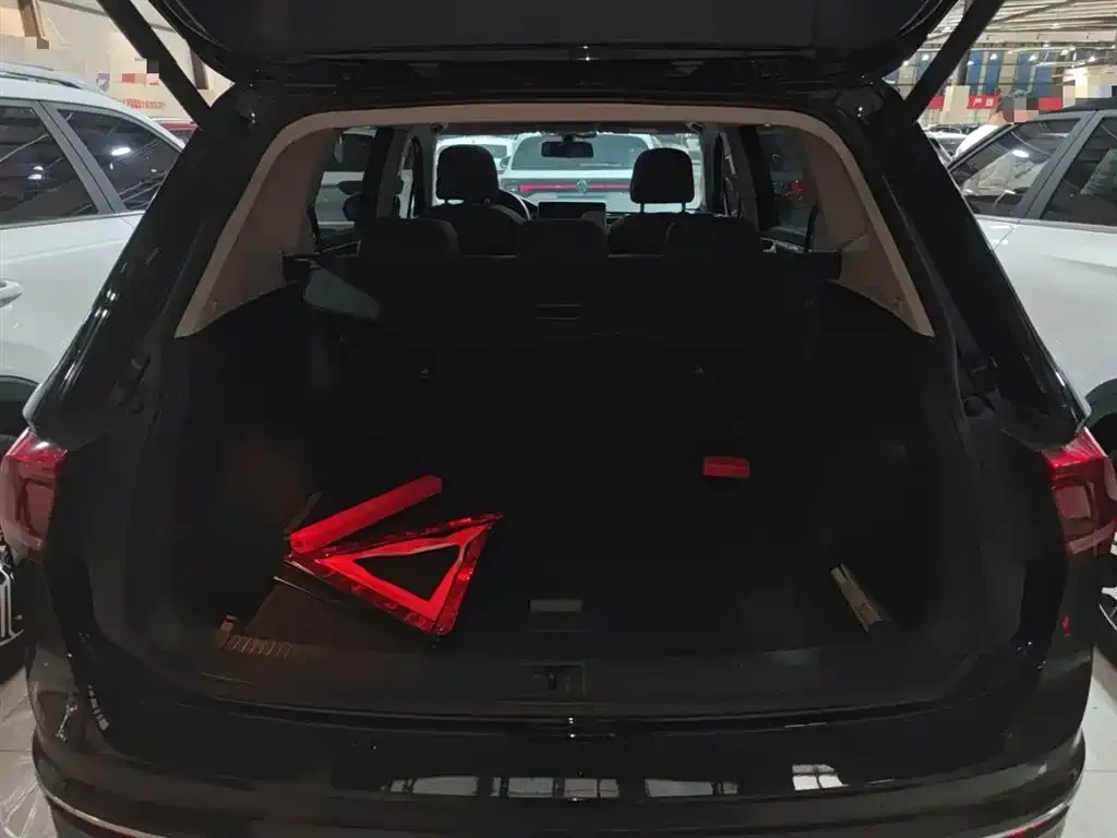 Volkswagen Tiguan L 2022 из CN, фото 3