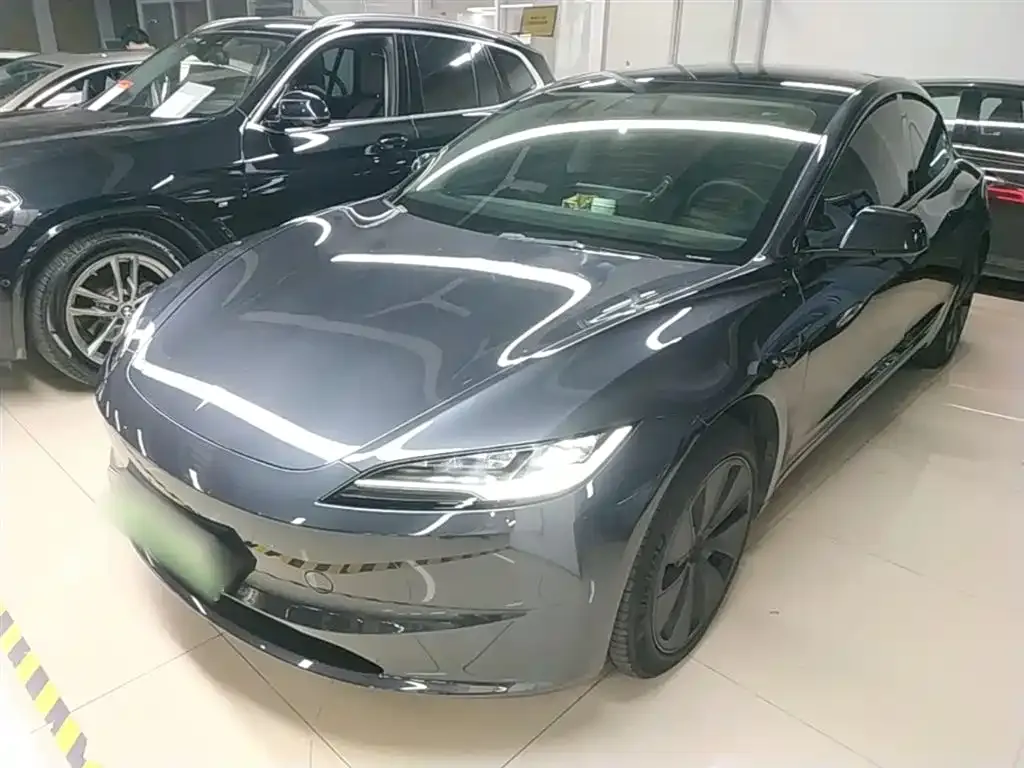 Tesla Model 3 — фото 1