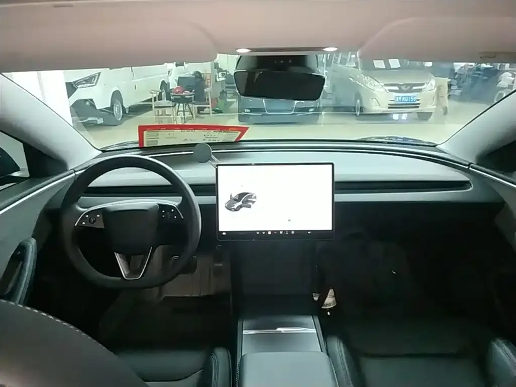 Tesla Model 3 — фото 10