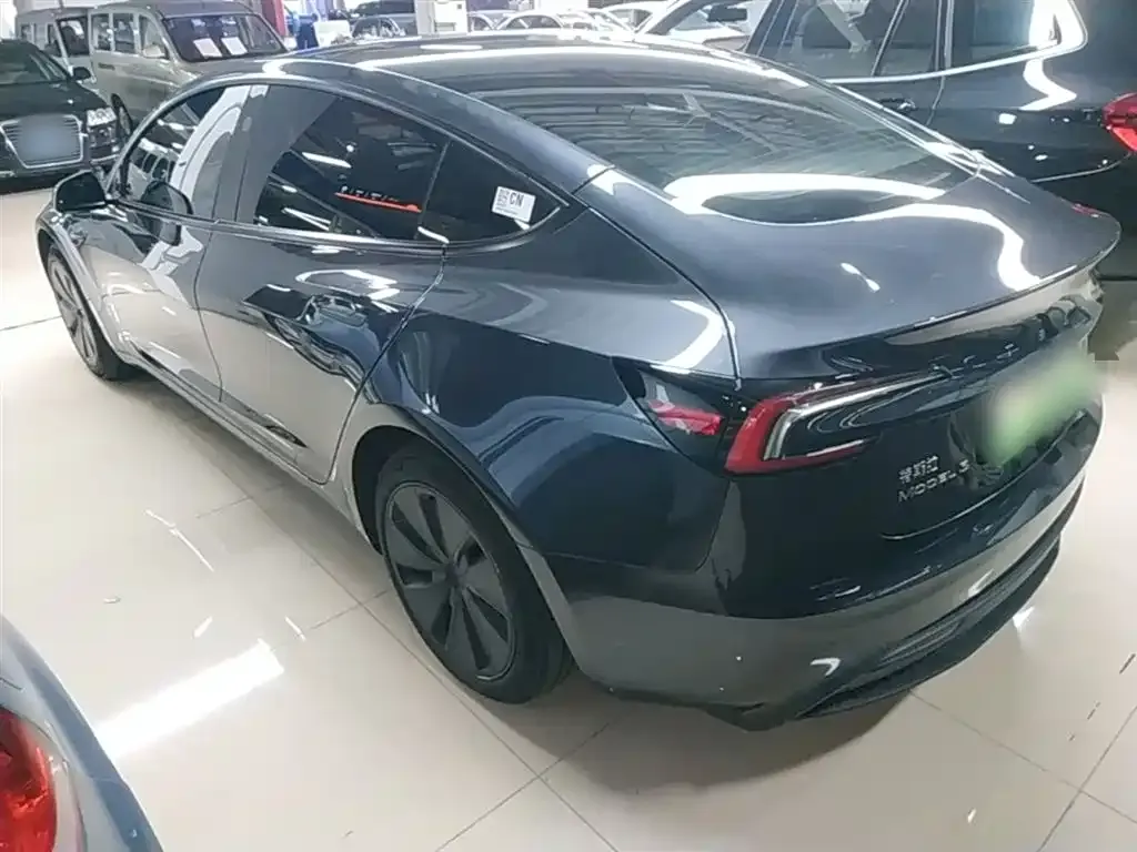 Tesla Model 3 — фото 5