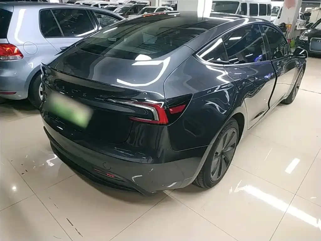Tesla Model 3 — фото 9
