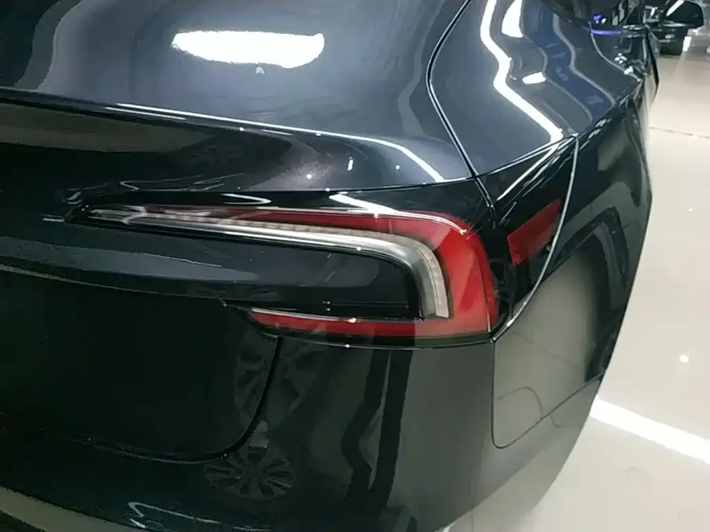Tesla Model 3 — фото 6