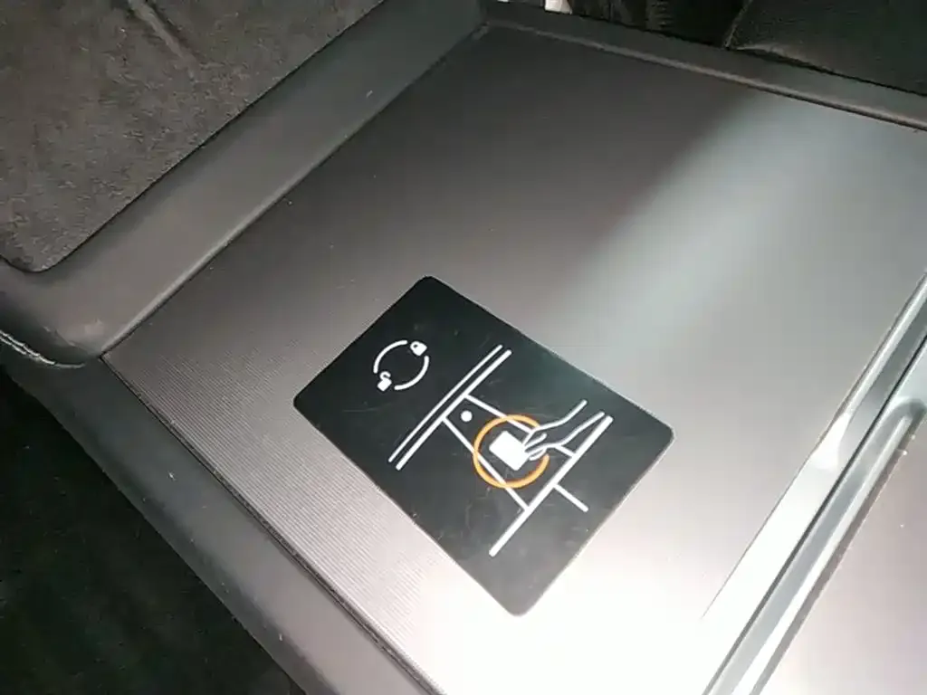 Tesla Model 3 — фото 3