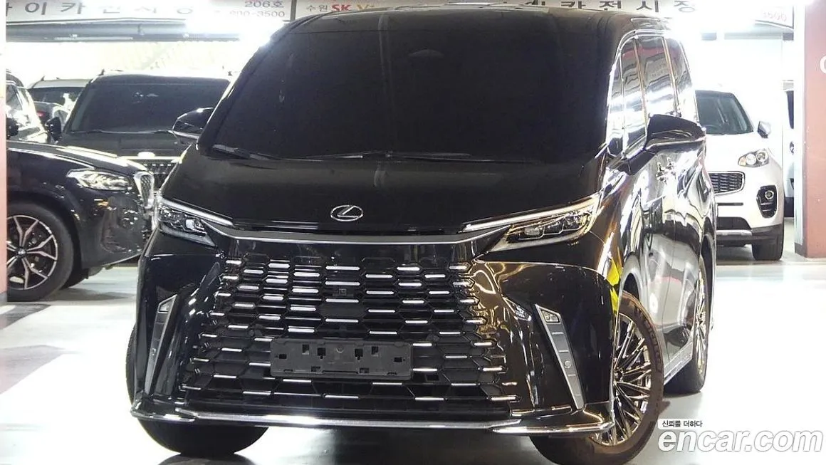 Lexus LM