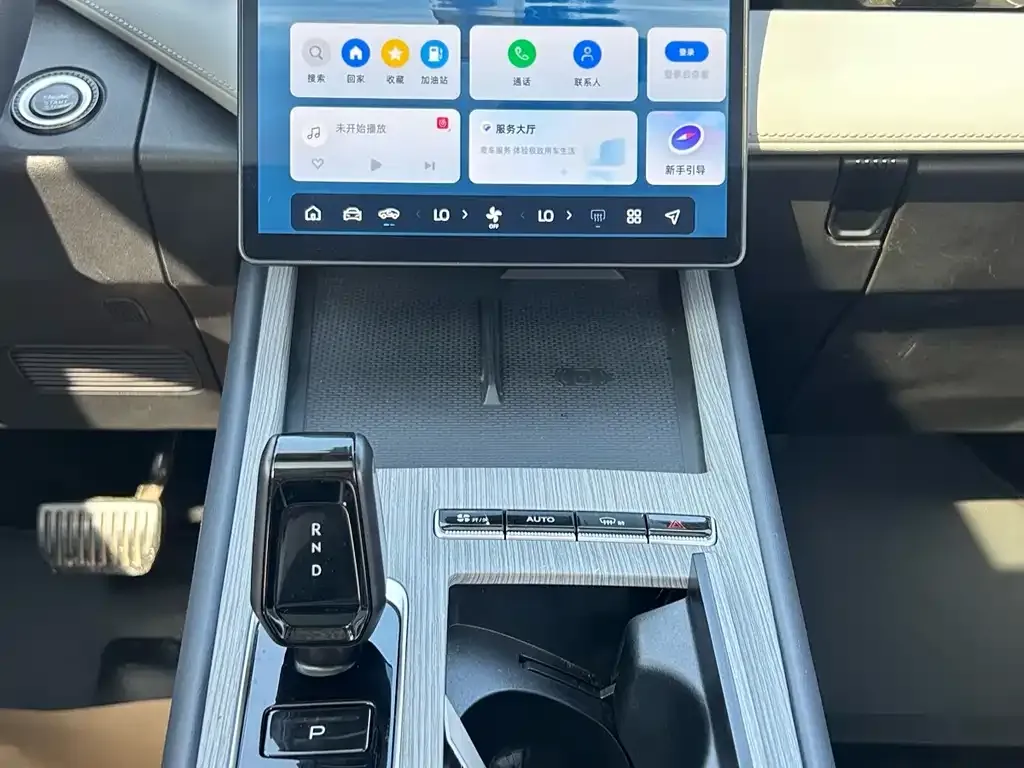 Geely Boyue L 2025 из CN, фото 2