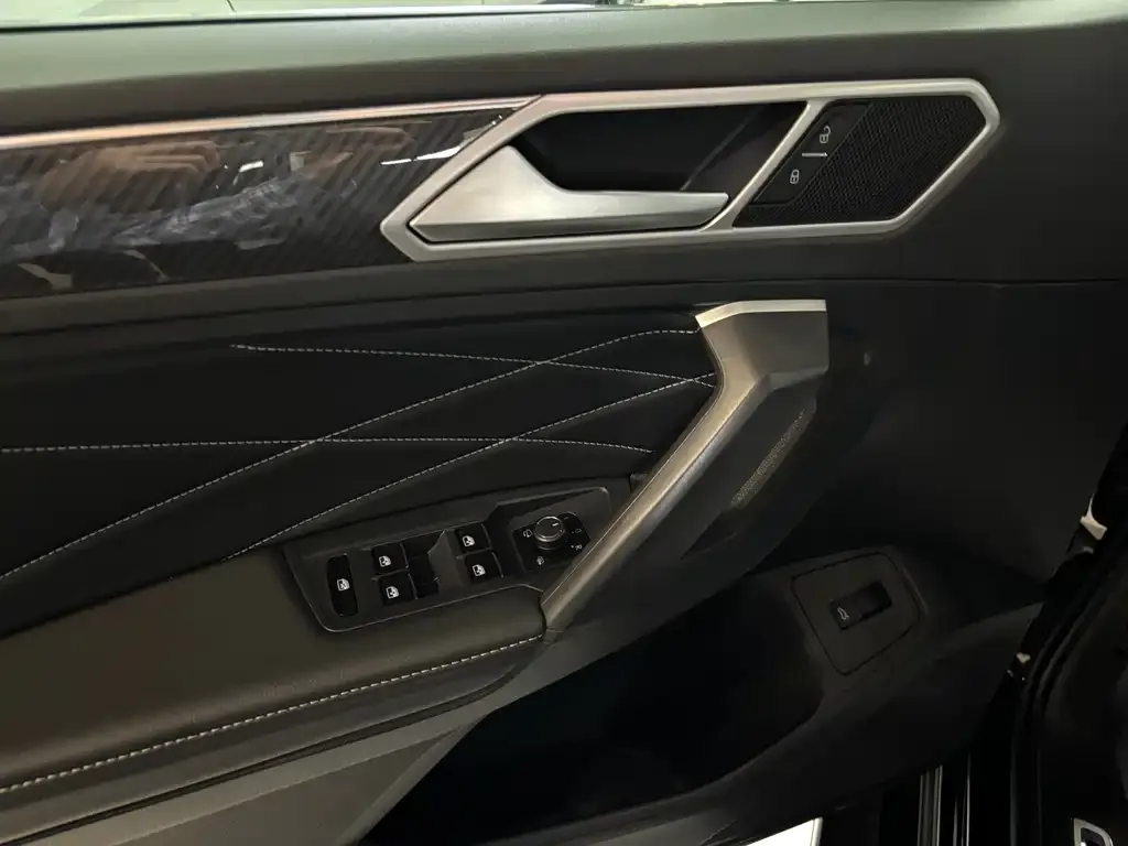 Volkswagen Tiguan L 2023 из CN, фото 2