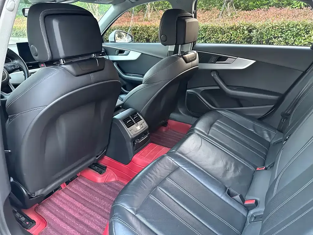Audi A4L 2021 из CN, фото 9