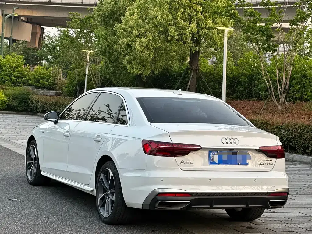 Audi A4L 2021 из CN, фото 6