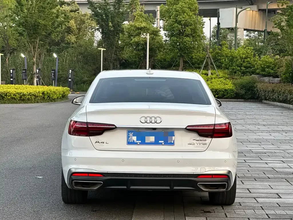 Audi A4L 2021 из CN, фото 3