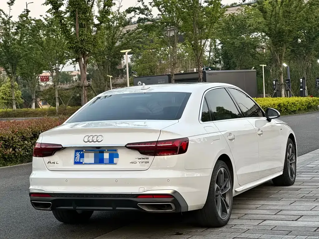 Audi A4L 2021 из CN, фото 10