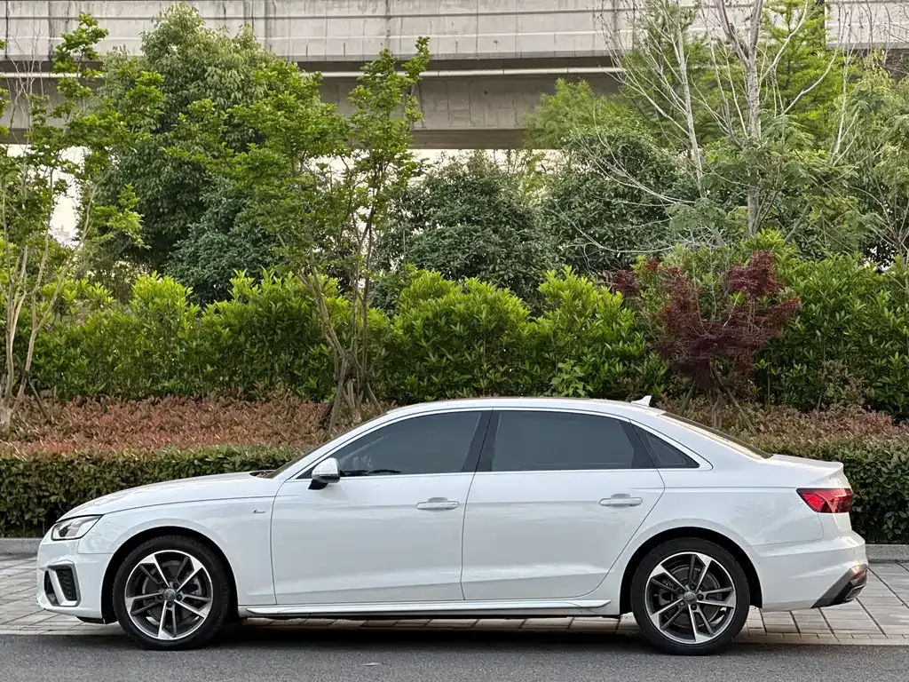 Audi A4L 2021 из CN, фото 4