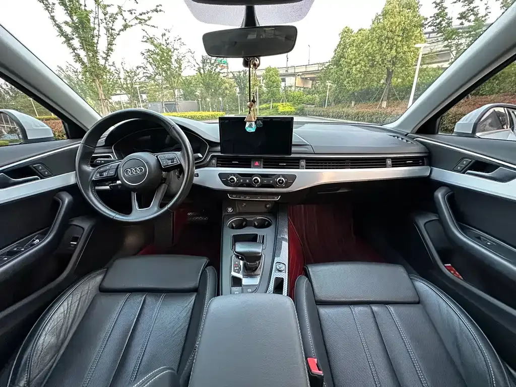 Audi A4L 2021 из CN, фото 2