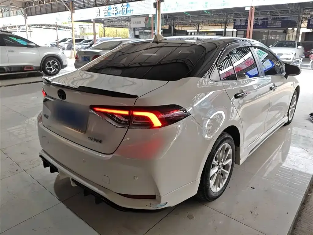 Toyota Corolla — фото 8