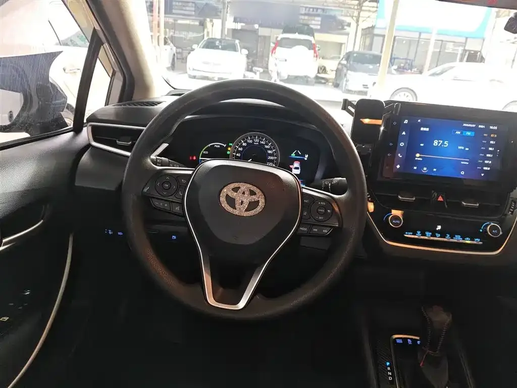 Toyota Corolla — фото 6