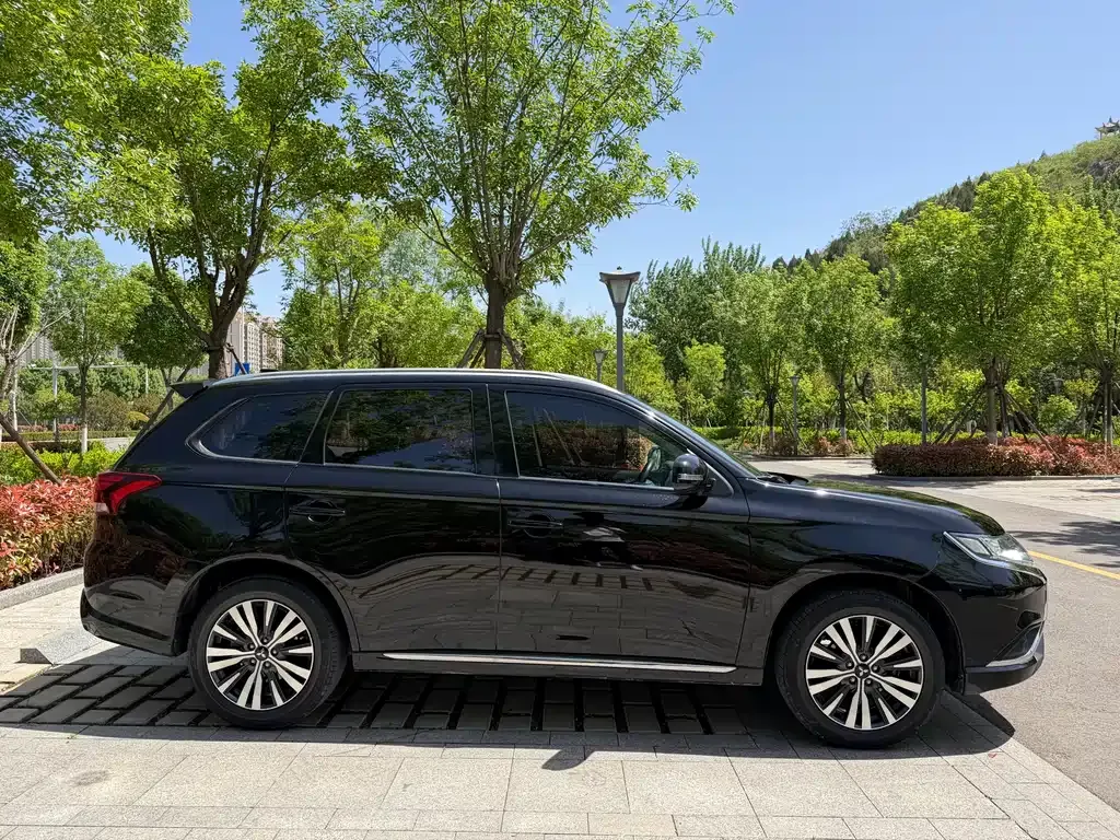 Mitsubishi Outlander 2021 из CN, фото 4