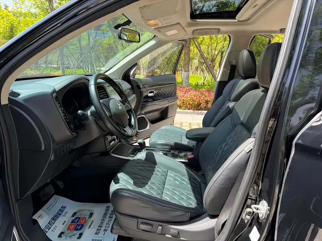 Mitsubishi Outlander 2021 из CN, фото 8