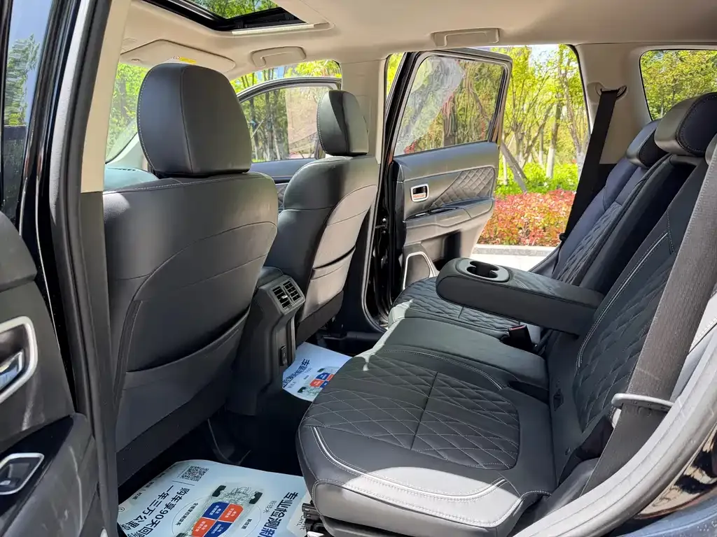 Mitsubishi Outlander 2021 из CN, фото 3