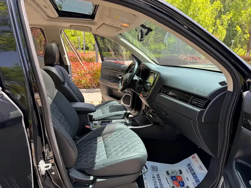Mitsubishi Outlander 2021 из CN, фото 10